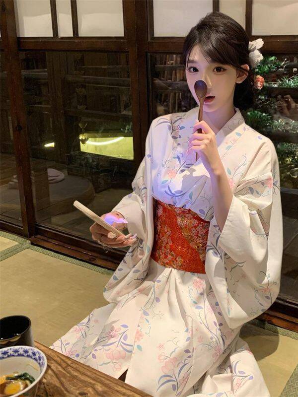 Traditioneller Japanischer Kim – Photography Year Bewertung und Preis