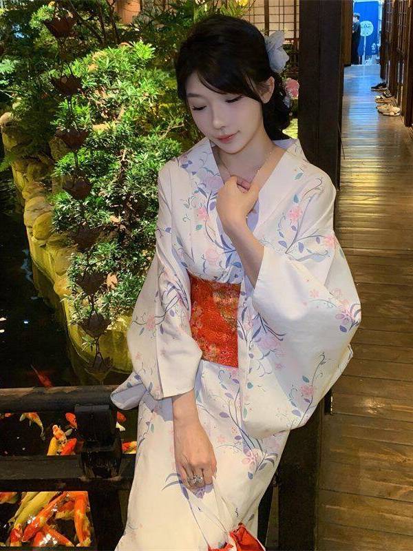 Traditioneller Japanischer Kim – Photography Year Bewertung und Preis